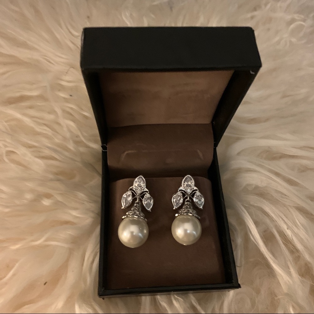 NIB faux pearl earrings